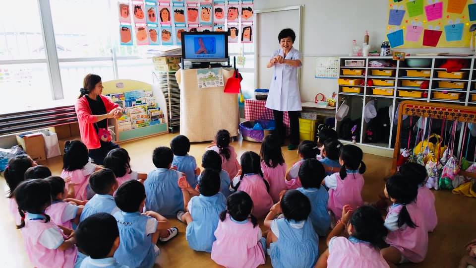 ６月5日（水）幼稚園にて、園児達に手洗い指導