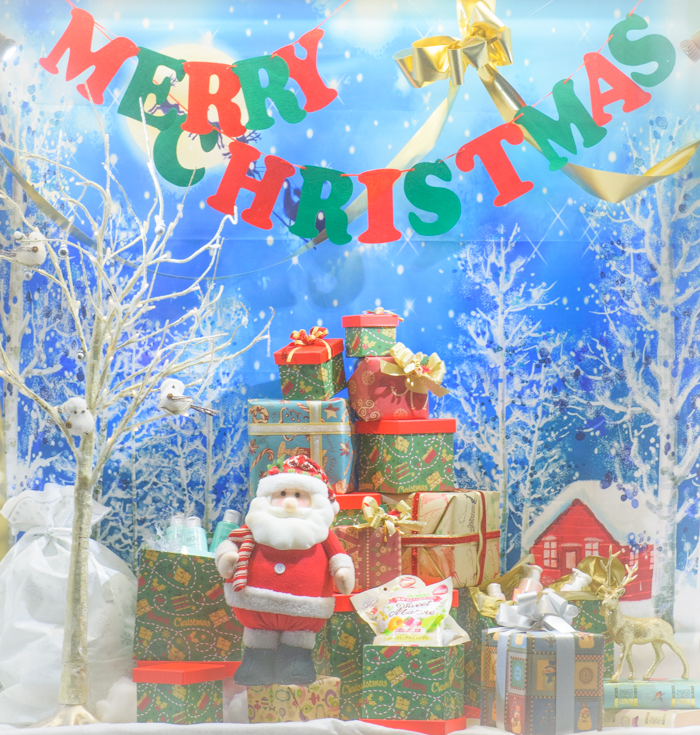 ショーウィンドウがクリスマスバージョンに変わりました